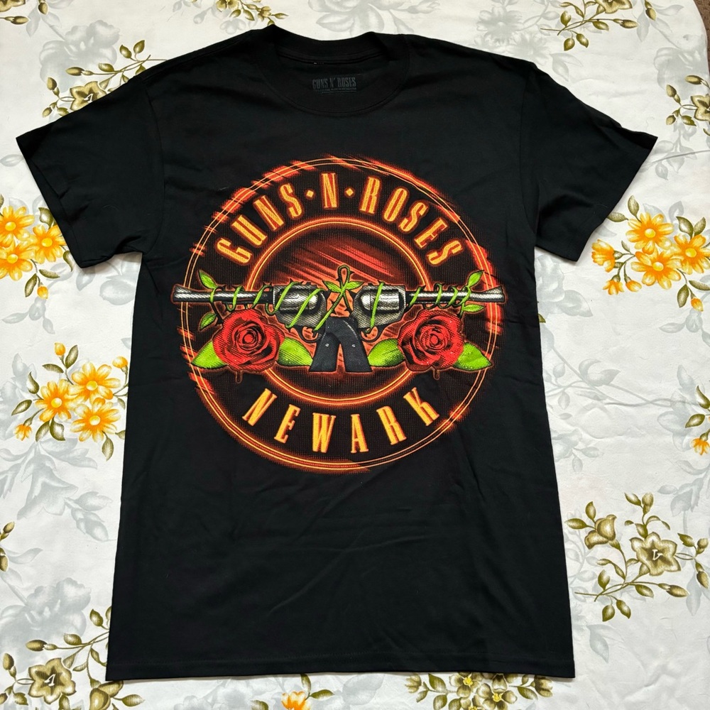 Guns N’ Roses Size S 2017 Short Sleeve Tee